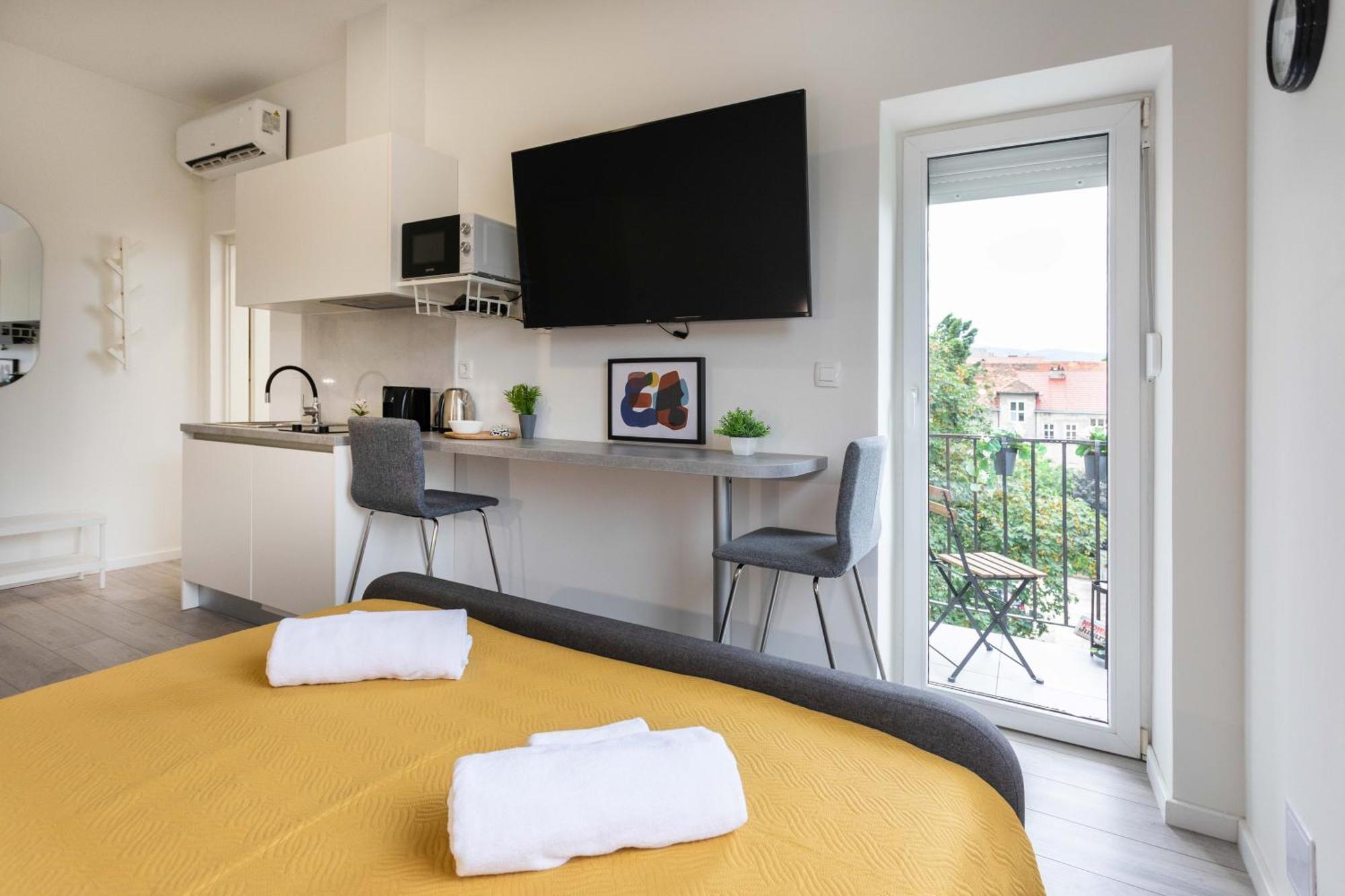 Bright And Modern Apartments In City Center Загреб Экстерьер фото